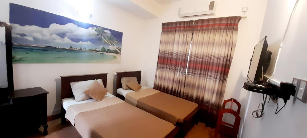 Hotel 100 Dehiwala-Mount Lavinia Exterior foto
